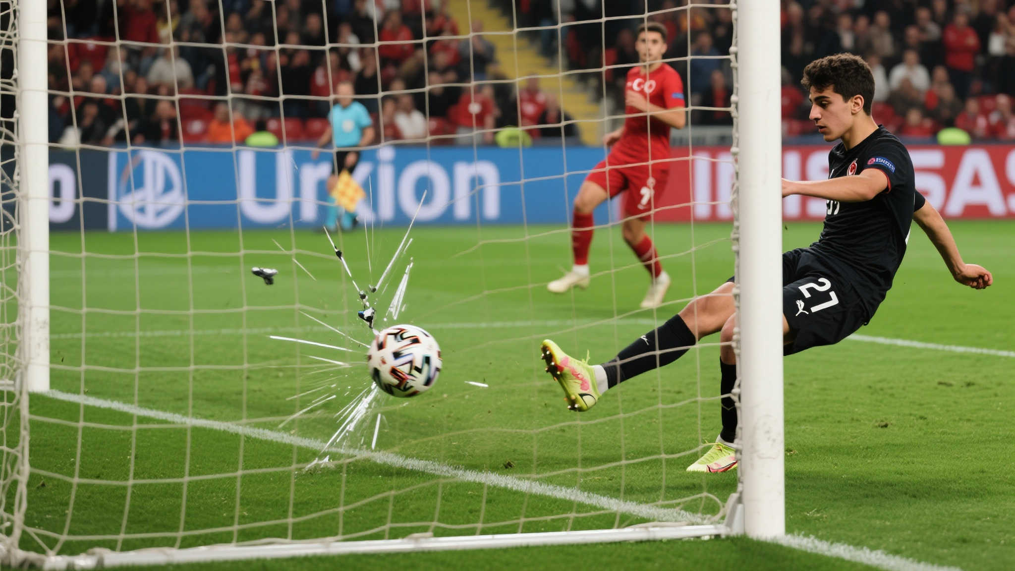 意外乌龙:伊尔迪兹射门折射入网,官方认定对手送礼 意外乌龙:伊尔迪兹射门折射入网,官方认定对手送礼